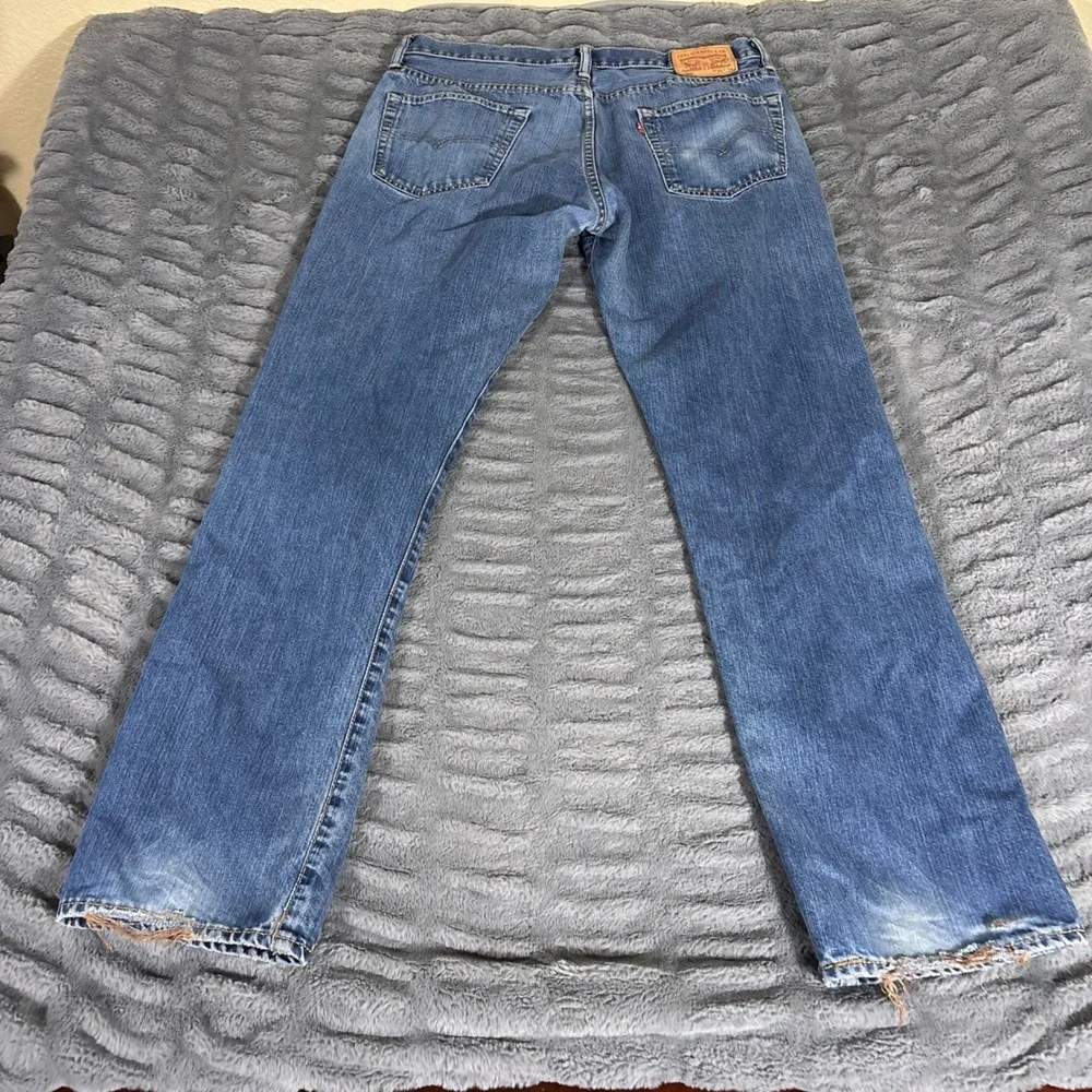 Levis measurements waist